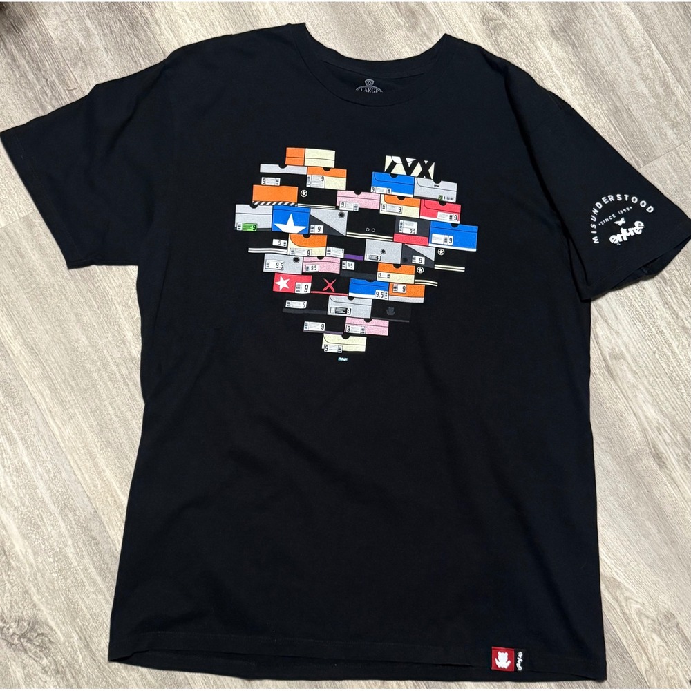 Entree Lifestyle Sneaker‎ Boxes Heart Graphic Black T-Shirt Mens Large